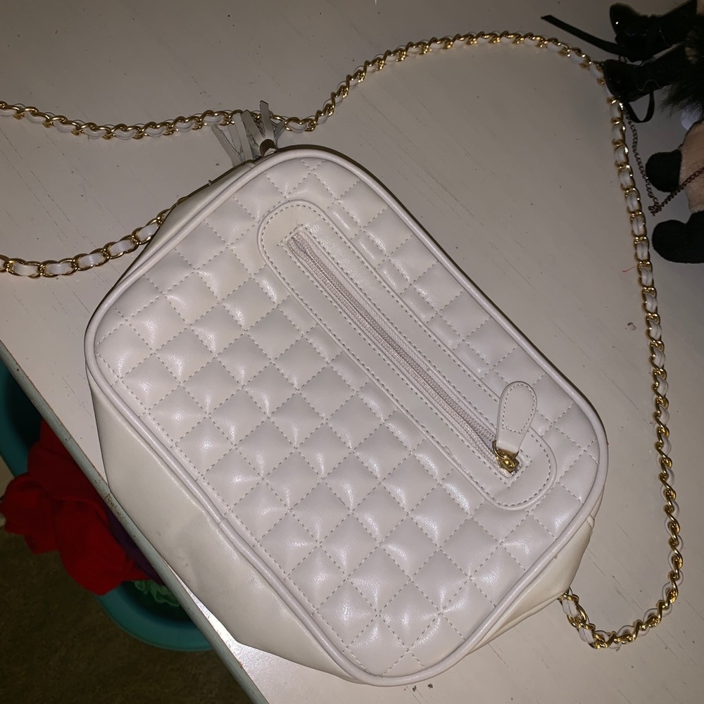 accessory - Picture 2 of 4